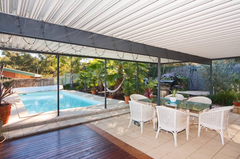 STUNNING & CONTEMPORARY Picture 3