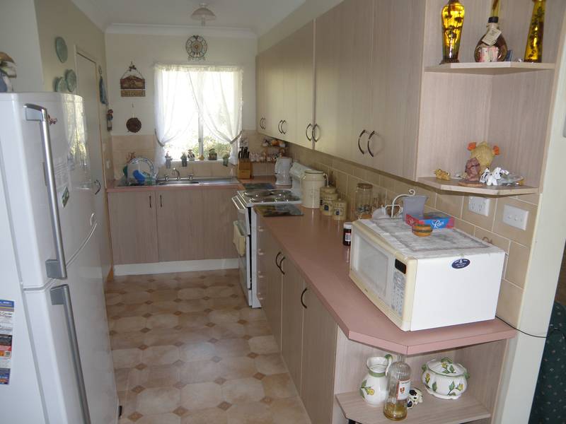 YOUR VERY OWN OASIS !! Picture 2