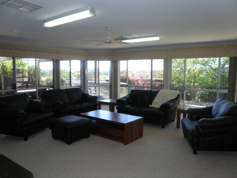 PERFECT FAMILY HOME !! Picture 2