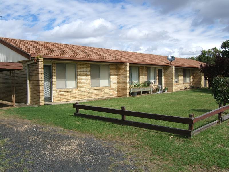 Brick 1 bedroom Unit close to CBD Picture 1