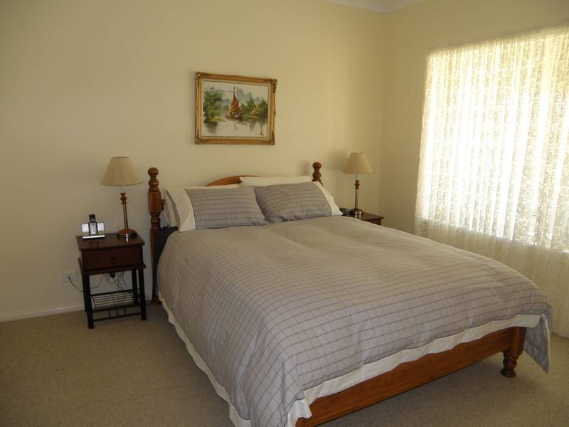 BEAUTIFUL FAMILY HOME!! Picture 3