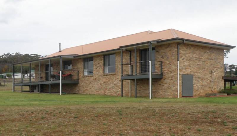 FAMILY HOME OUT OF TOWN Picture 3