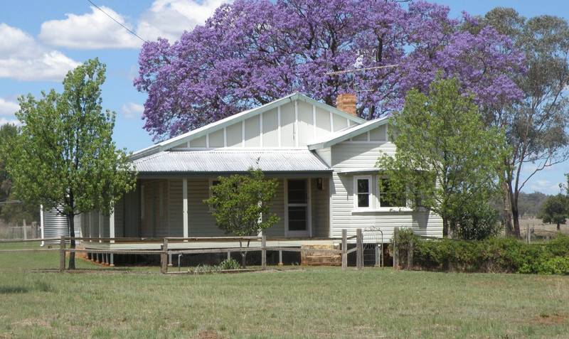 CUTE COTTAGE AND GREAT ASPECT Picture 1