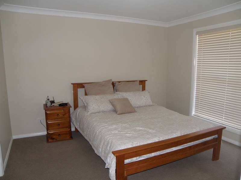 LUXURY TOWNHOUSE!! Picture 3