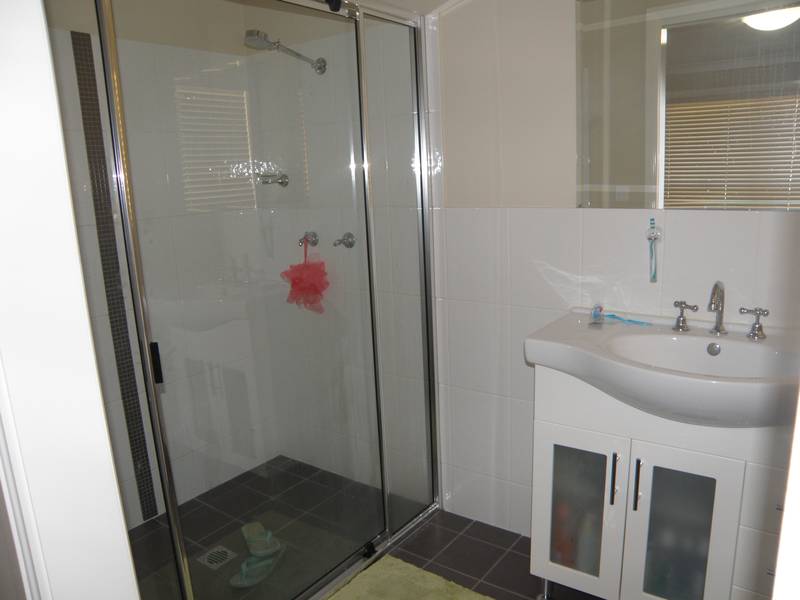 LUXURY TOWNHOUSE!! Picture 2