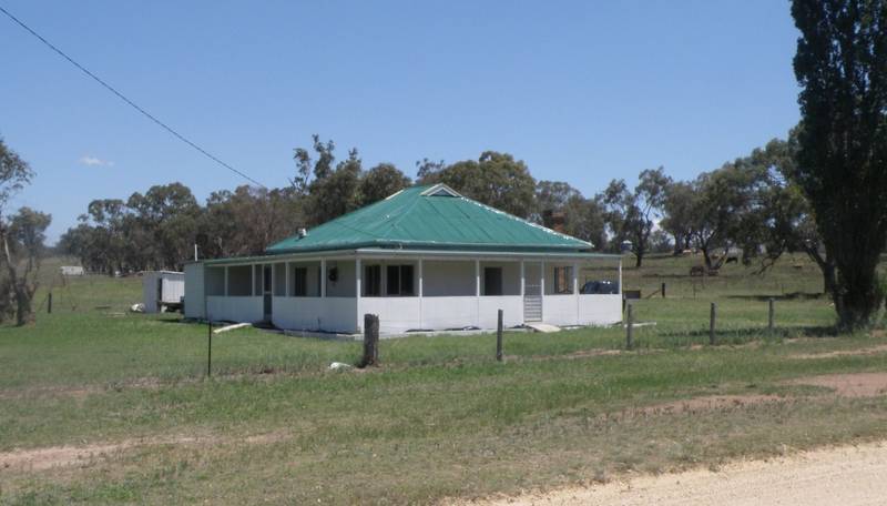 RENOVATED HOME ON ACREAGE Picture 1