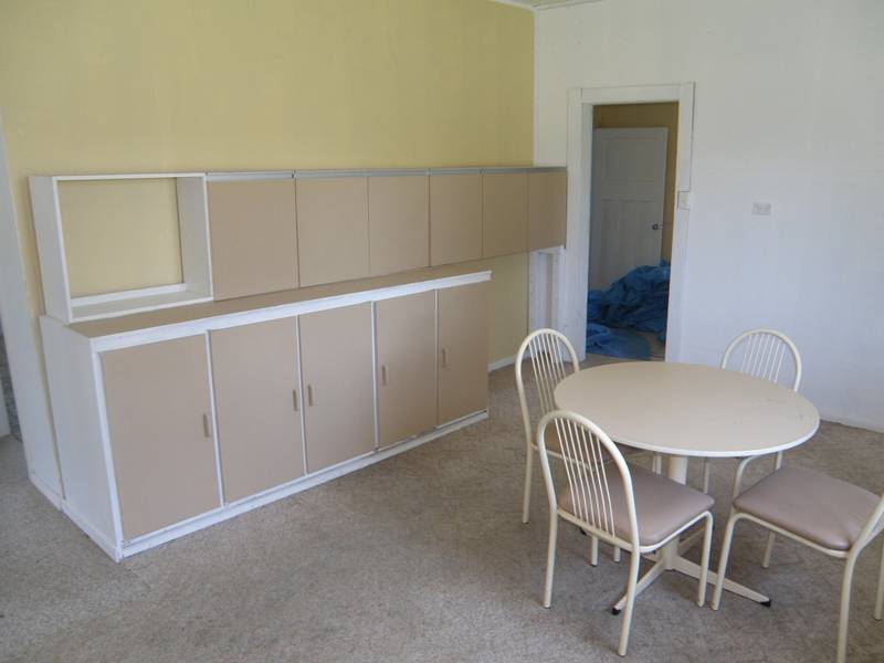 RENOVATED HOME ON ACREAGE Picture 2