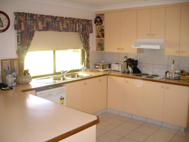 LARGE HOME REDUCED PRICE Picture 2