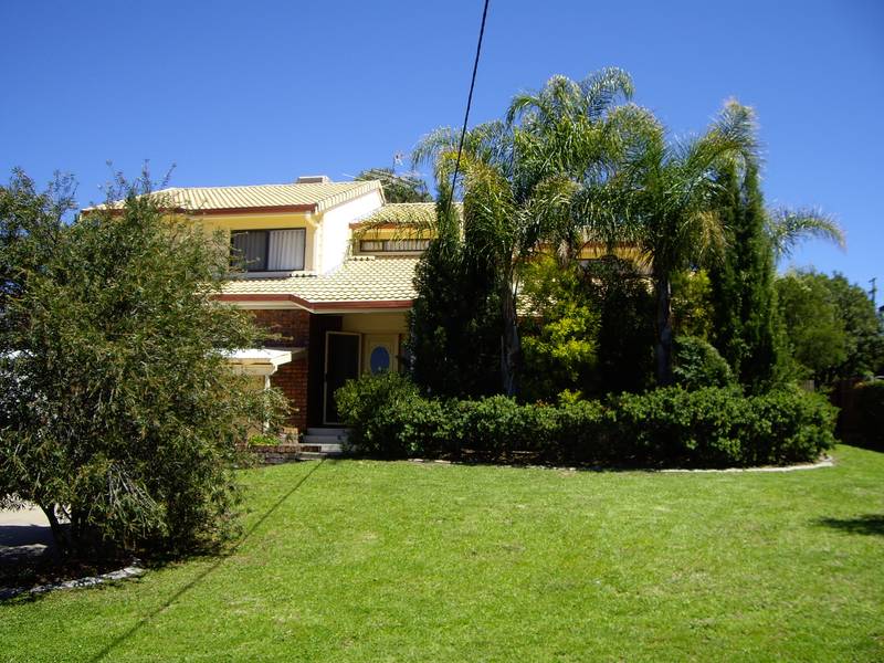 LARGE HOME REDUCED PRICE Picture 1