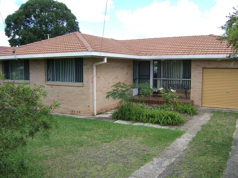 TIDY 3 BEDROOM HOME ON ROSS HILL Picture 2