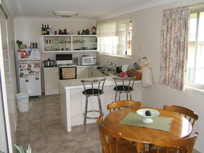 TIDY 3 BEDROOM HOME ON ROSS HILL Picture 3