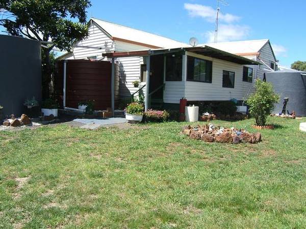 VENDORS WANT IT SOLD! Picture 2