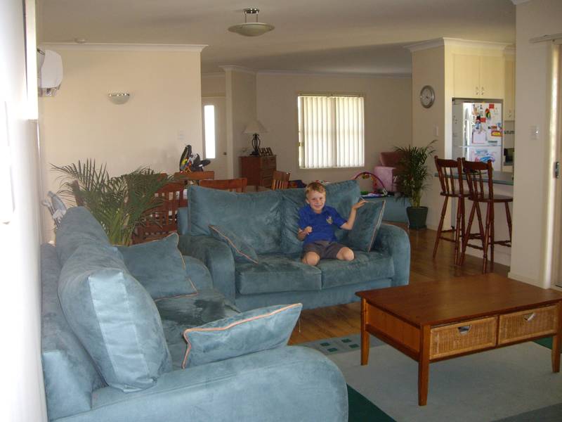 PERFECT FAMILY HOME! Picture 3