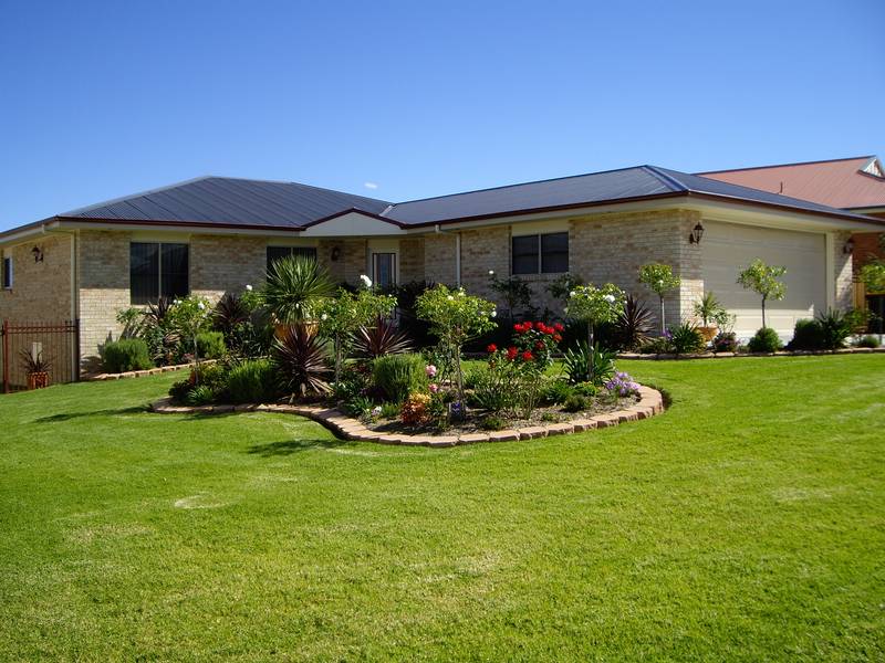 PERFECT FAMILY HOME! Picture 1