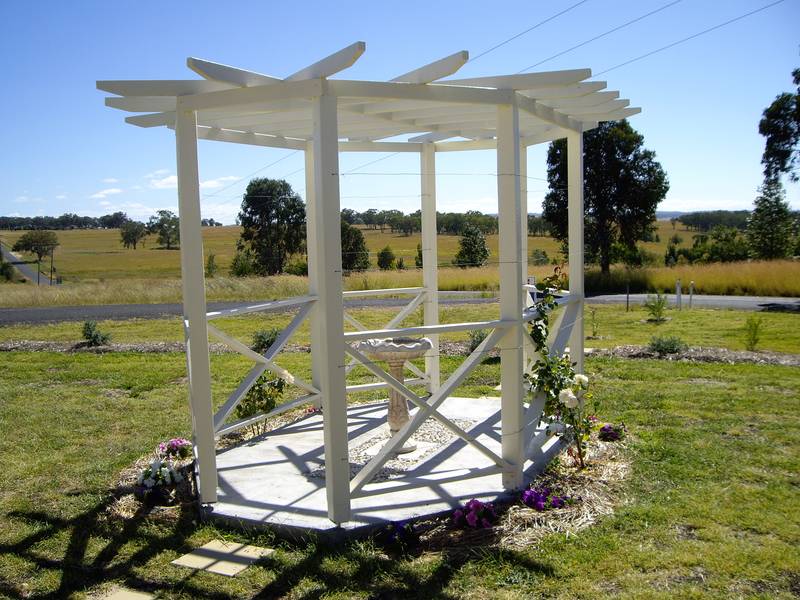 Beautifully Built Home on Fernhill Picture 2