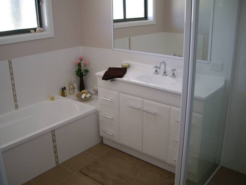 Beautifully Built Home on Fernhill Picture 3