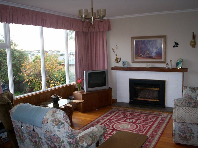 Enormous 1686m2 Block in Central Location Picture 2