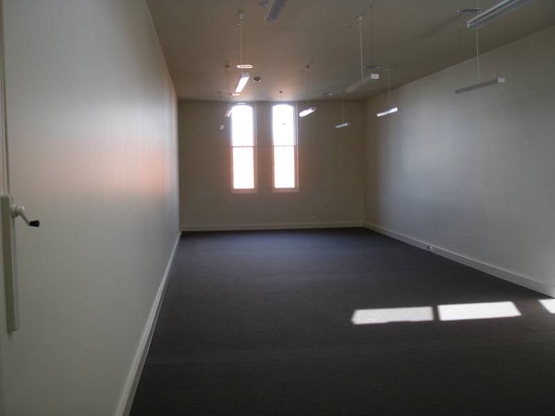PROFESSIONAL ROOMS FOR LEASE Picture 2