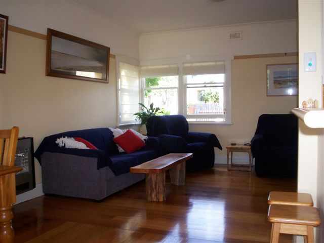 Entertainers Delight close to MALL Picture 3