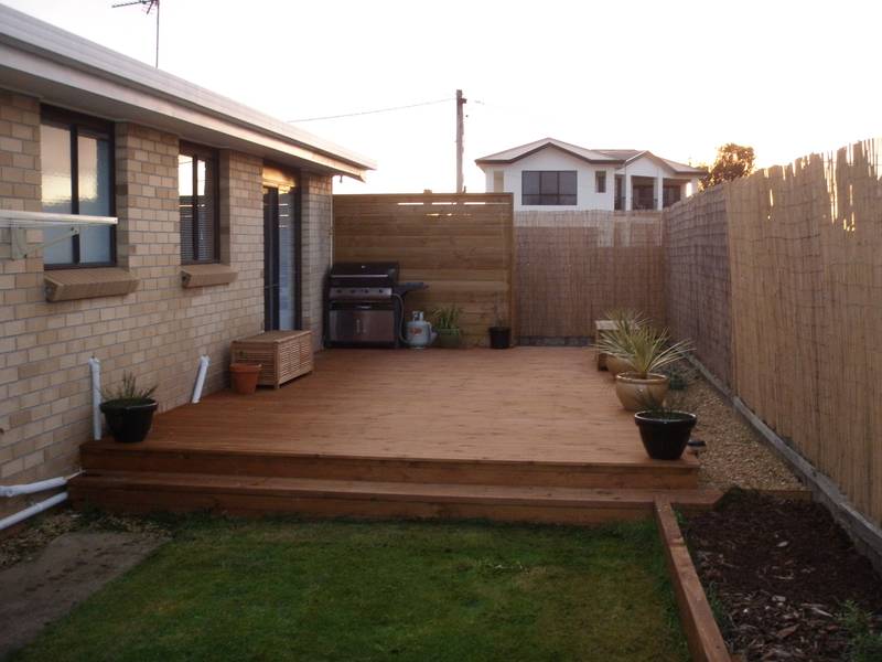 Walk to Victoria Parade Picture