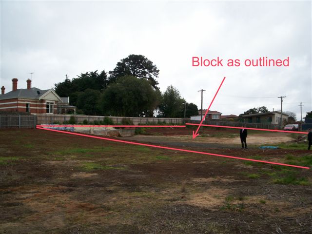 Large Block in central Location - 1727m2 Picture 2