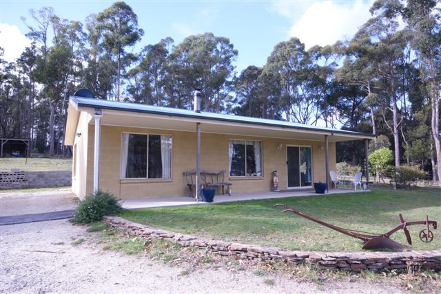 The Peace & Quiet of Your Own Natural Bushland Picture 1