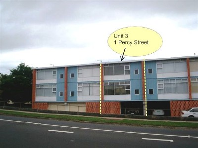 Refurbished 2 bedroom Unit in Central Location Picture