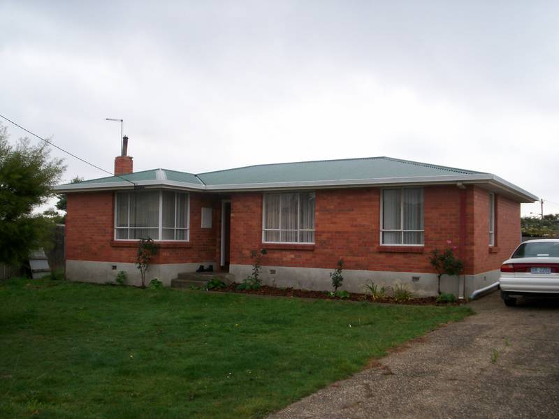 Three bedroom brick home for only $200,000 Picture 1