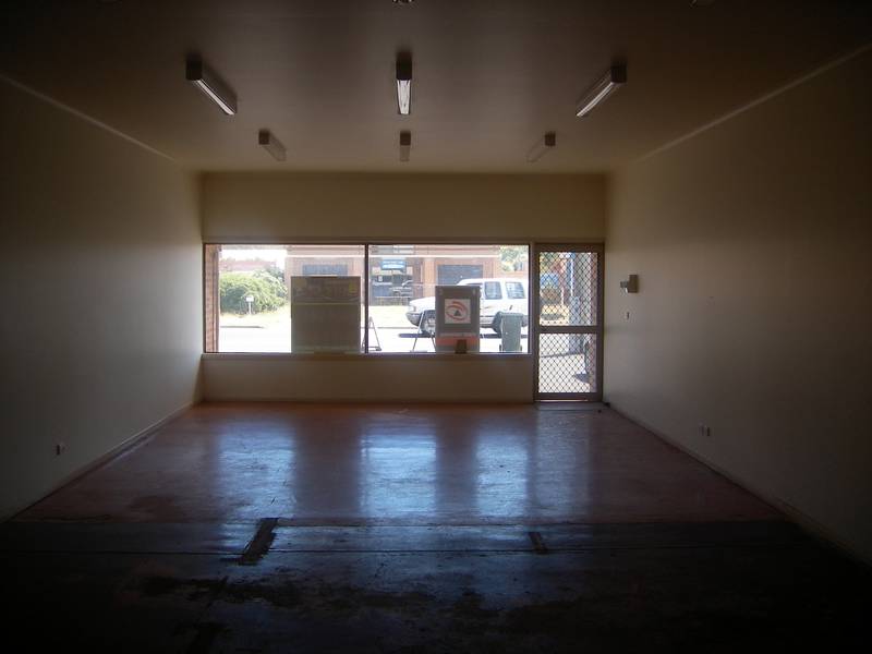 SHOP FOR LEASE OR SALE Picture 2