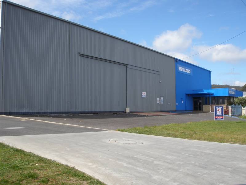Huge Warehouse in Town! Picture 1