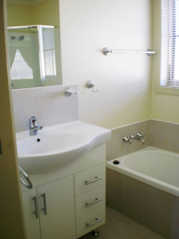 Unit In A Country Setting Picture 3