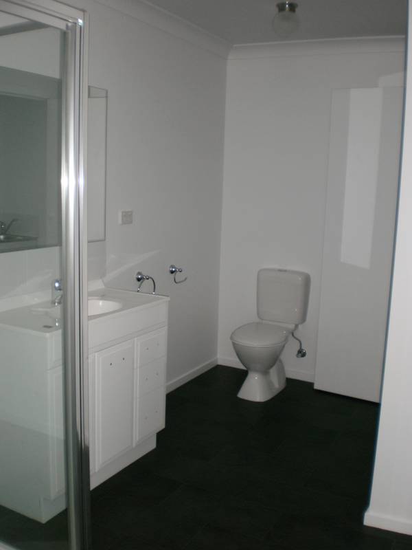 Large Modern Executive Townhouse Picture 3