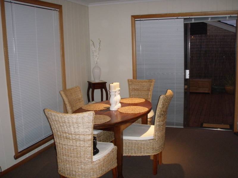 TASTEFULLY PRESENTED INVESTMENT UNIT!! Picture 3