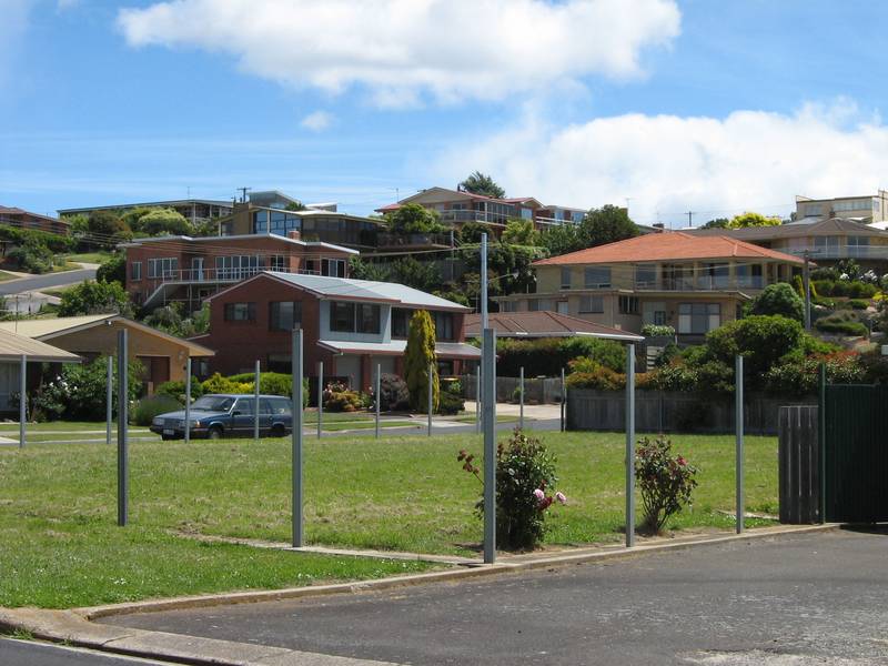 DEVONPORT LAND - CLOSE TO BEACH Picture 2