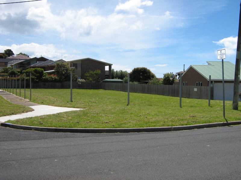 DEVONPORT LAND - CLOSE TO BEACH Picture 1
