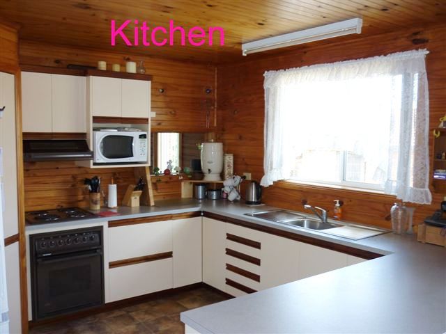 3 Large Bedrooms and a Rumpus Room in a quiet court. Picture 3