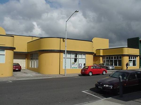 LARGE COMMERCIAL LEASE AVAILABLE IN THE HEART OF THE DEVONPORT CBD. Picture 1