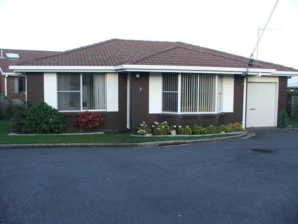 A Stand Alone Unit in a Fantastic Location Picture 1