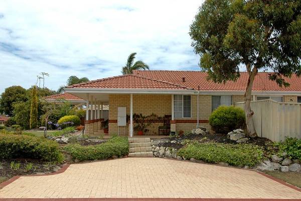 RIPE FOR RENOVATION!! Picture 2