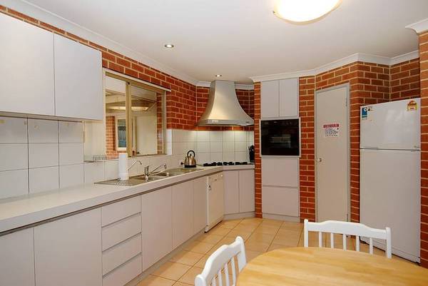 5 + 3 + 2 + 3 + Pool + Spa = Happy Granny! Picture 3