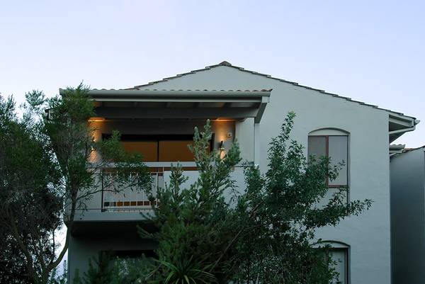 SIMPLY STUNNING!! Picture 3