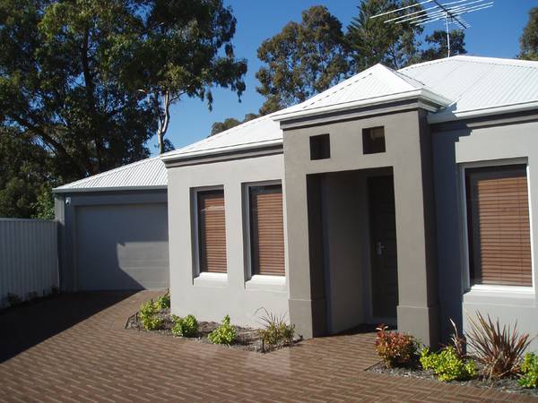 SIMPLY STUNNING!! Picture 2