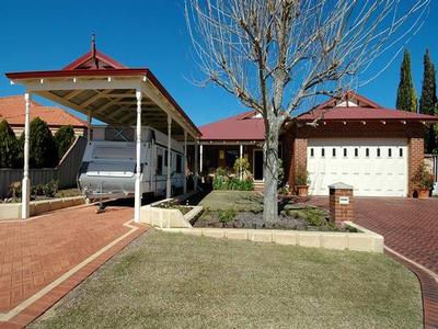 UNDER OFFER
Timeless Elegance in Premier Pocket. Picture