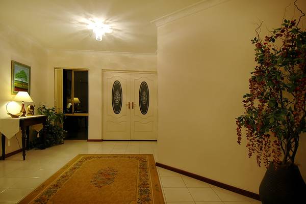 Majestic Lakeside Living Picture