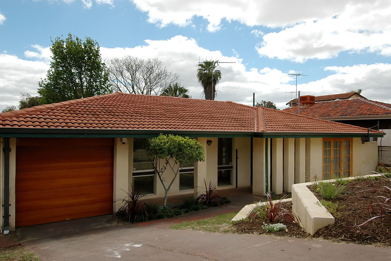 PRICED TO PLEASE!! Picture 2