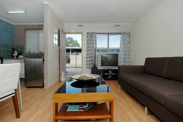 INVESTMENT PLUS!! Picture 3