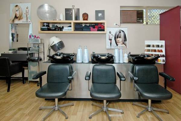LADIES HAIR & BEAUTY SALON Picture 1