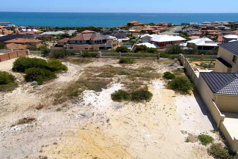 UNDER OFFER
Life's A Beach! Mindarie's Finest! 901m2 Picture 3