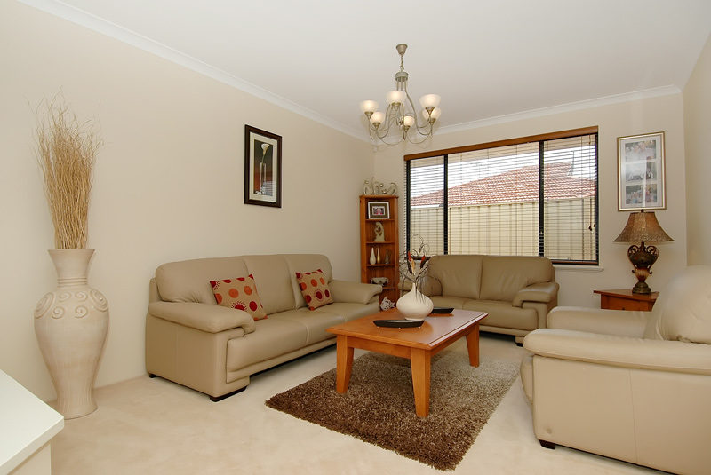 STYLE & SUBSTANCE IN REGENT WATERS! Picture 3