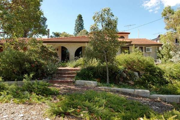 OPPOSITE PARK!! Picture